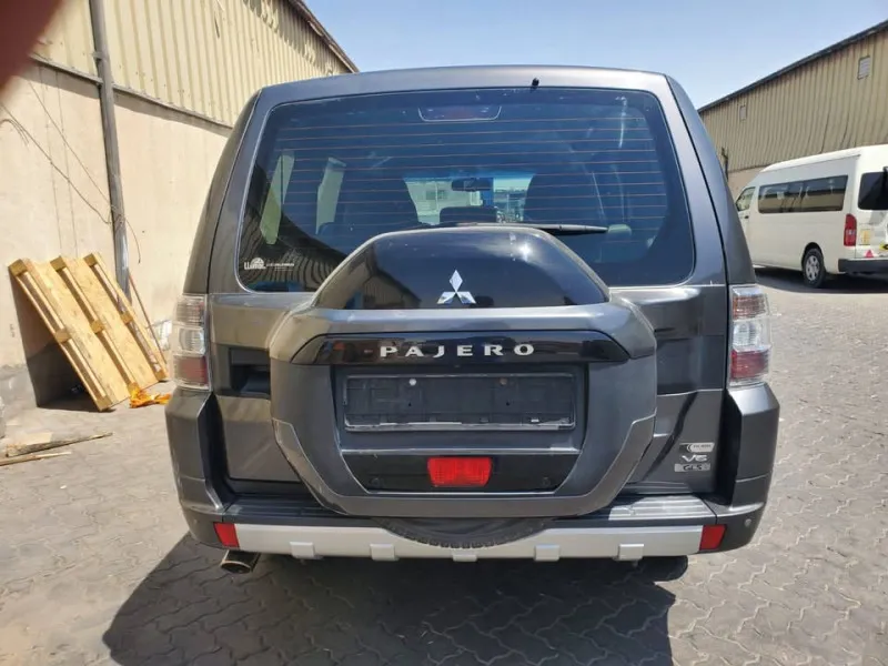 2016 ميتسوبيشي باجيرو in Dubai