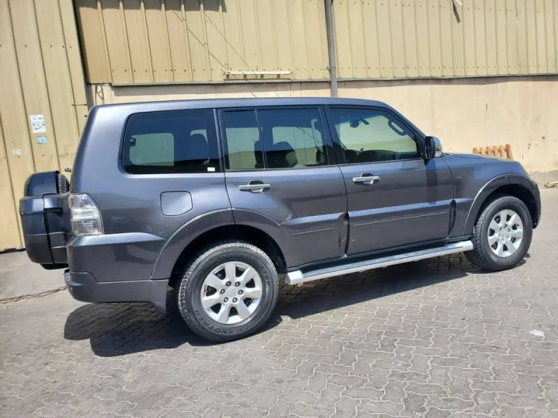2016 ميتسوبيشي باجيرو in Dubai