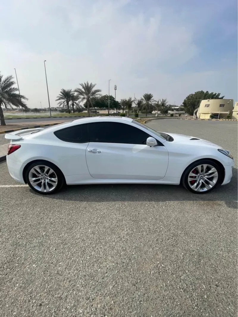 2015 Hyundai Genesis in Dubai