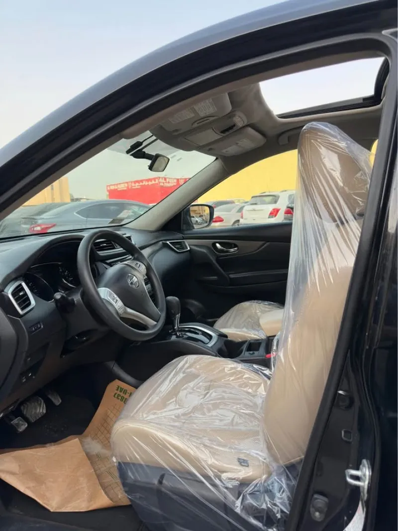 2015 Nissan Rogue in Dubai