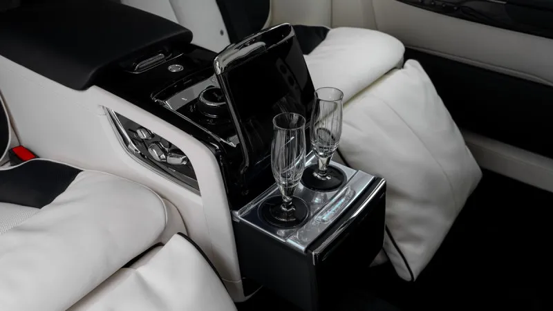 2025 Rolls Royce Phantom in Dubai
