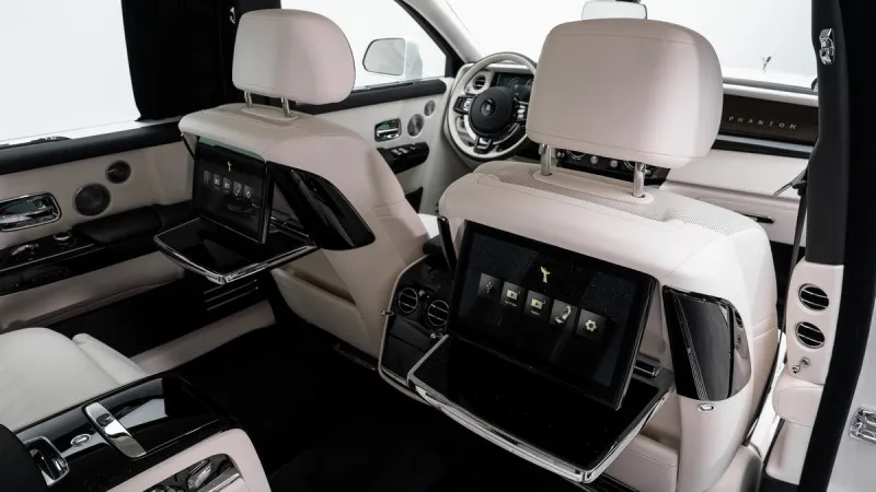 2025 Rolls Royce Phantom in Dubai