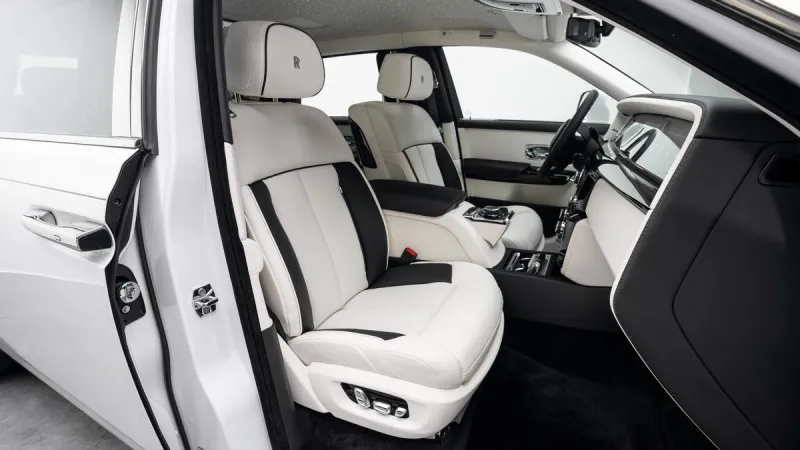 2025 Rolls Royce Phantom in Dubai