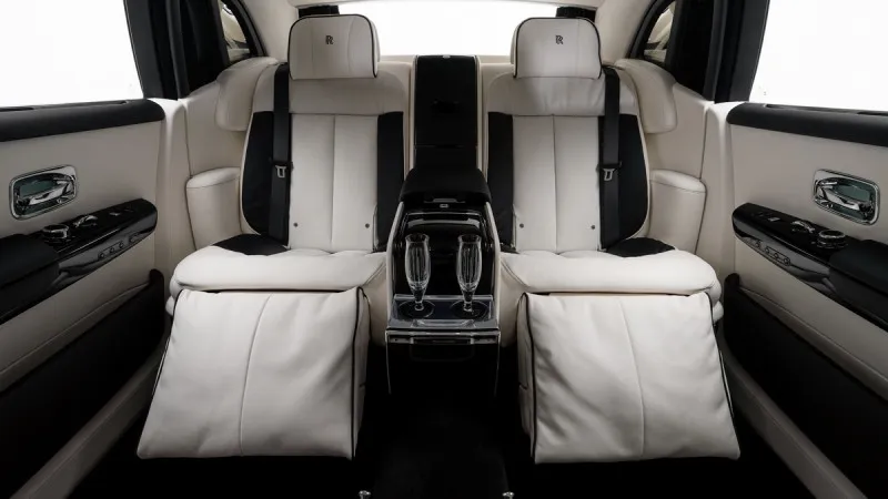 2025 Rolls Royce Phantom in Dubai