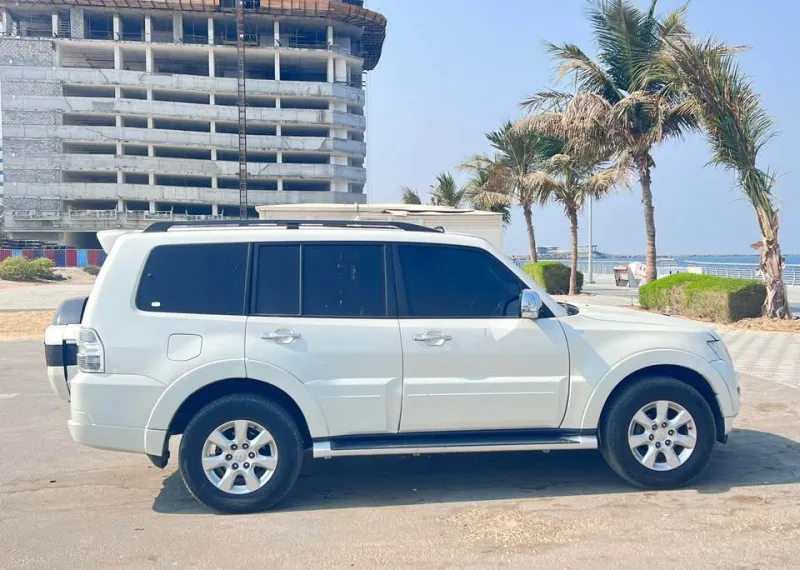 2015 Mitsubishi Pajero in Dubai