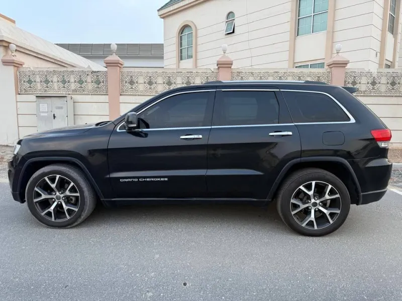 2016 Jeep Grand Cherokee in Dubai
