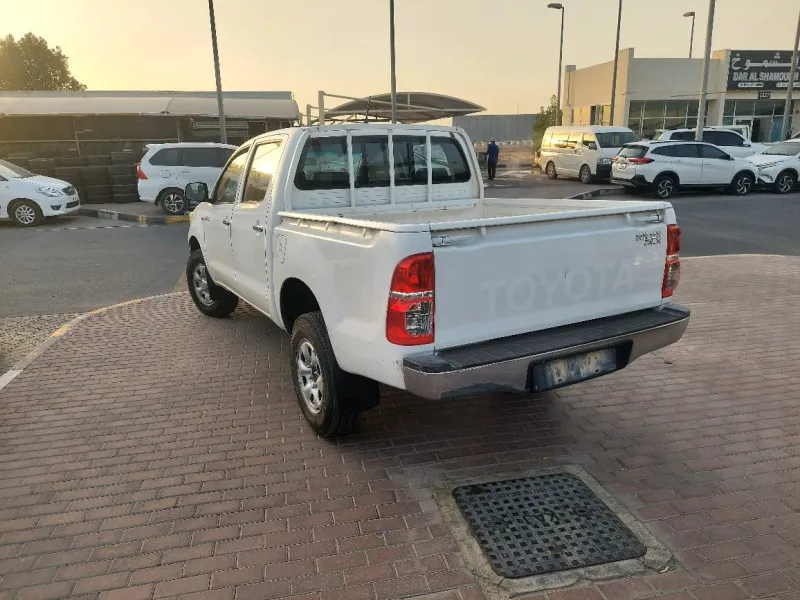 2013 تويوتا هايلوكس in Dubai