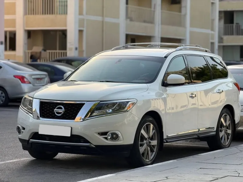 2014 نيسان باثفايندر in Dubai