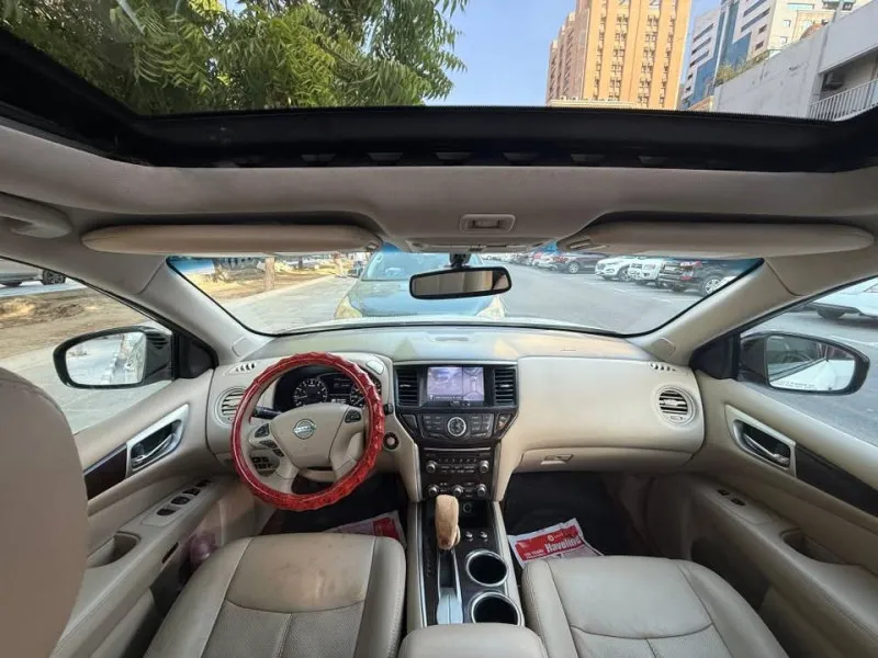 2014 نيسان باثفايندر in Dubai