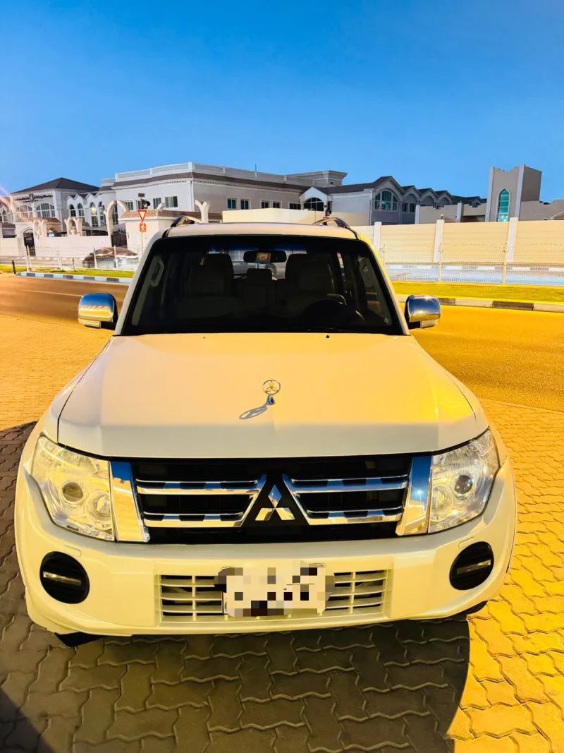 2012 ميتسوبيشي باجيرو in Dubai
