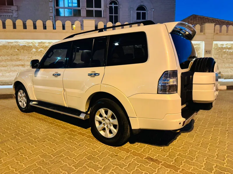 2012 ميتسوبيشي باجيرو in Dubai