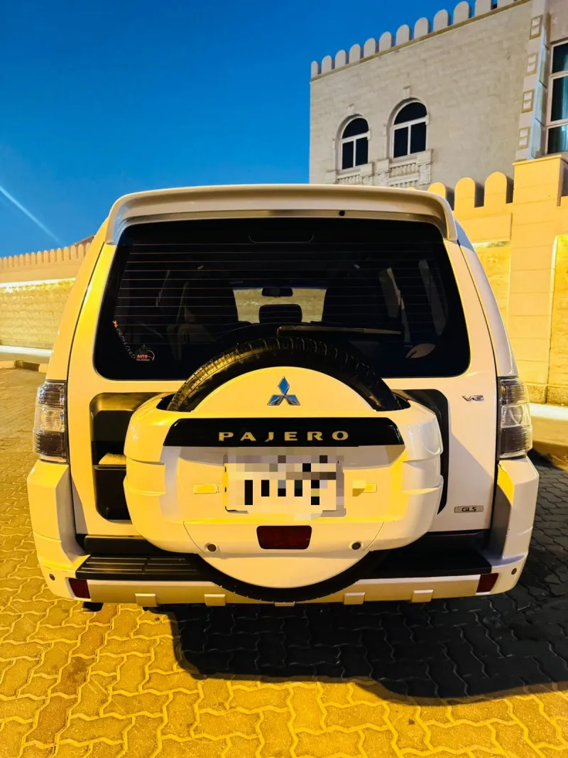2012 ميتسوبيشي باجيرو in Dubai
