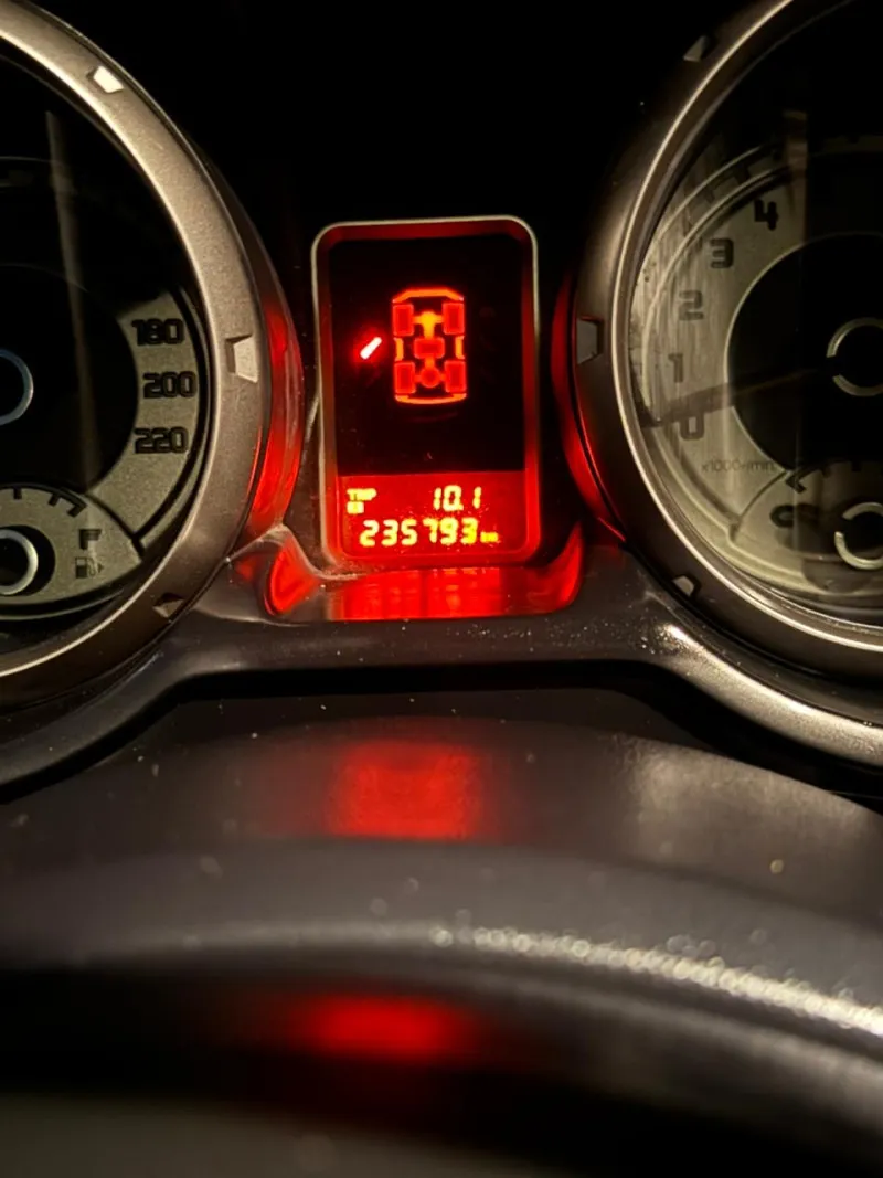 2012 ميتسوبيشي باجيرو in Dubai