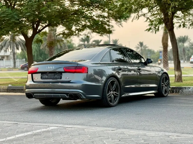 2016 اودي اس ٦ in Dubai