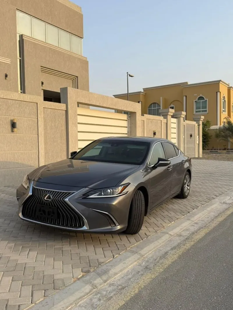 2021 Lexus ES in Dubai