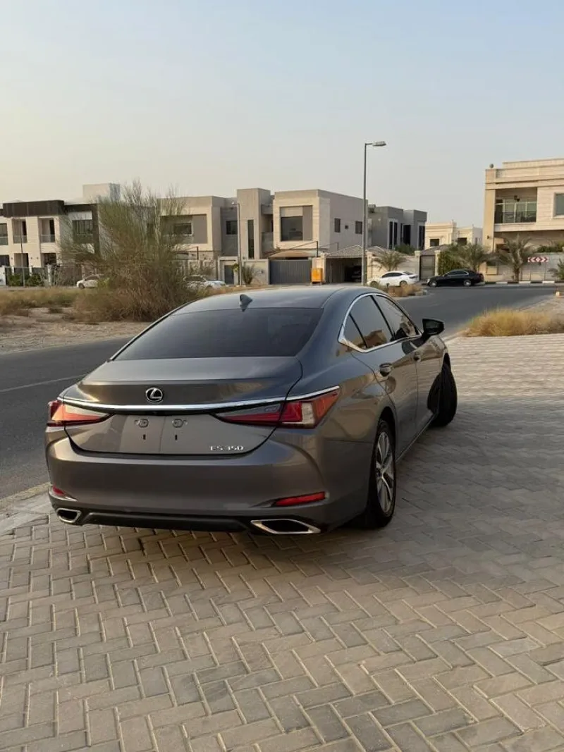 2021 Lexus ES in Dubai