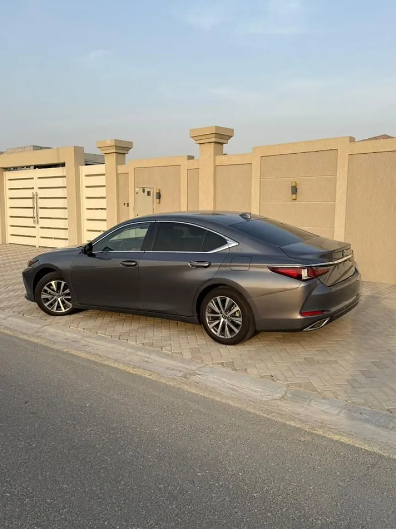 2021 Lexus ES in Dubai