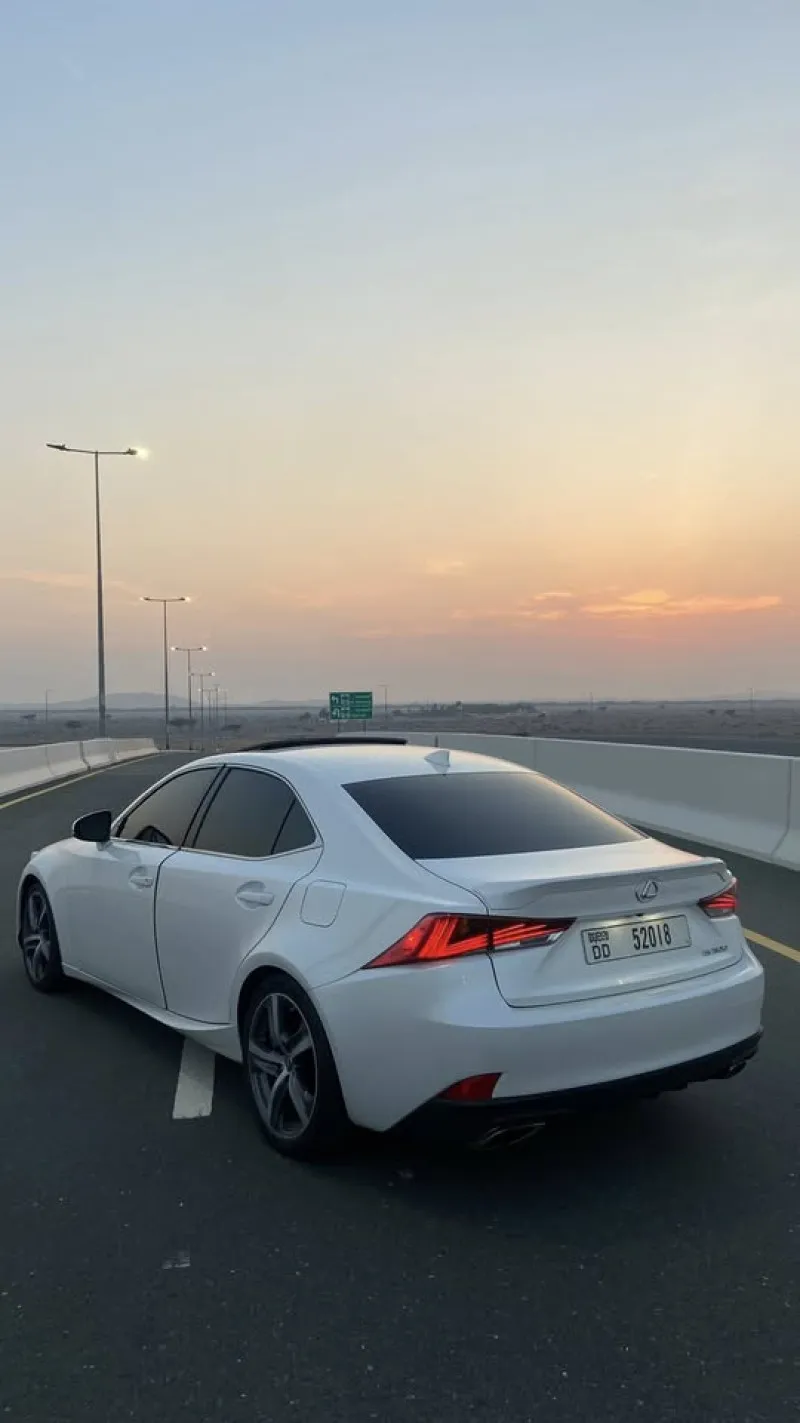2018 لكزس أي أس ٣٠٠ in Dubai