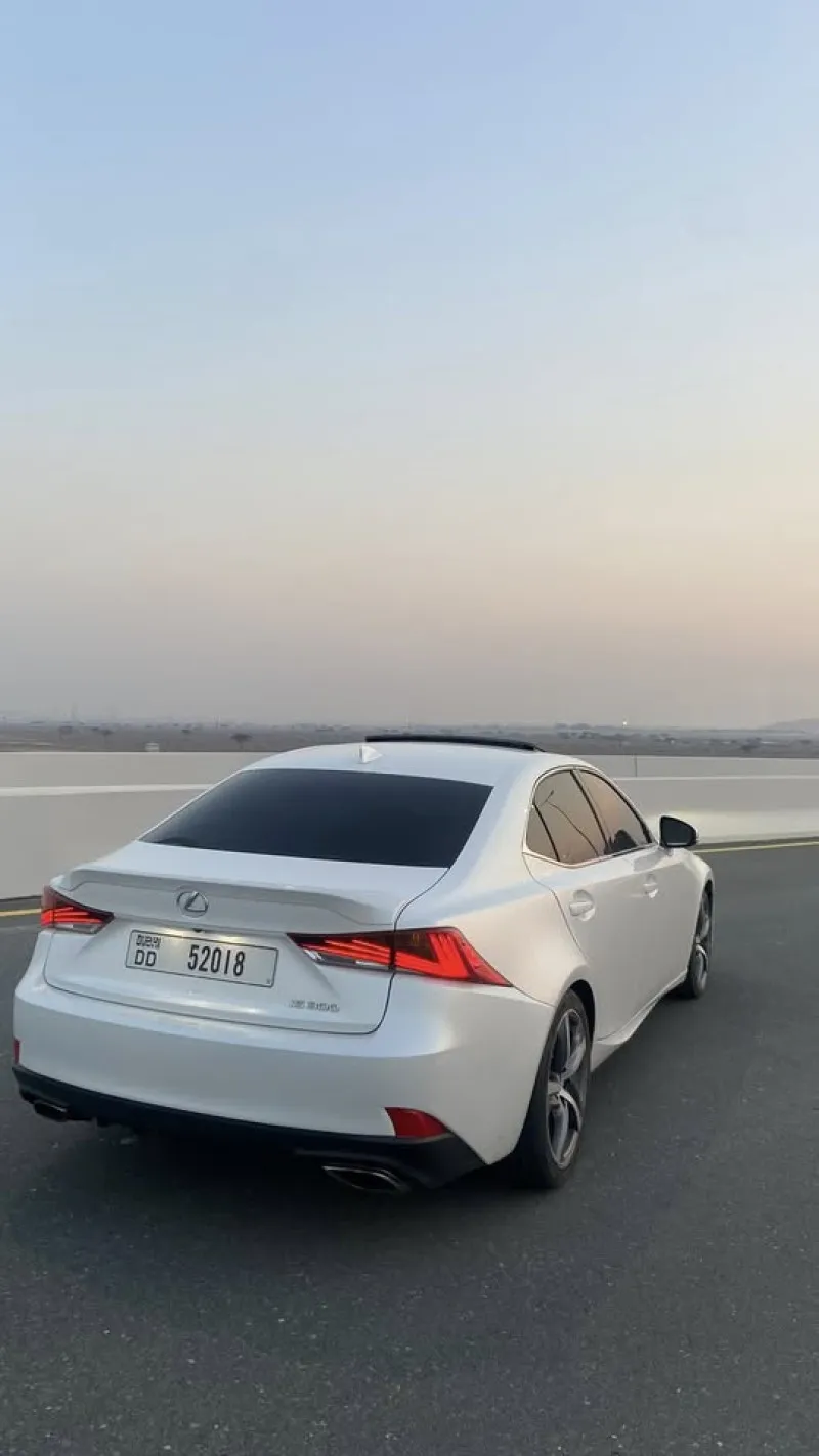 2018 لكزس أي أس ٣٠٠ in Dubai