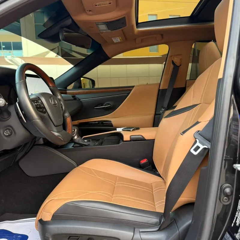 2023 Lexus ES in Dubai
