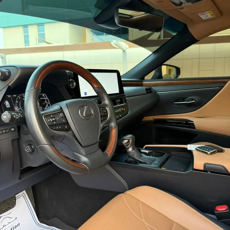 2023 Lexus ES in Dubai