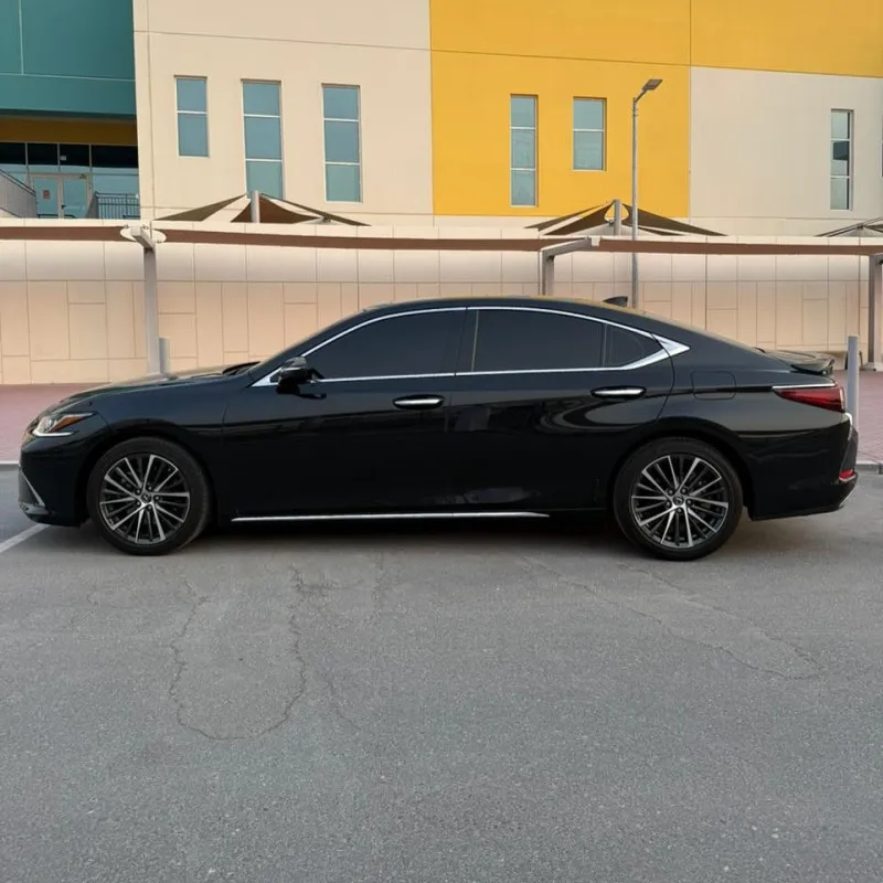 2023 Lexus ES in Dubai