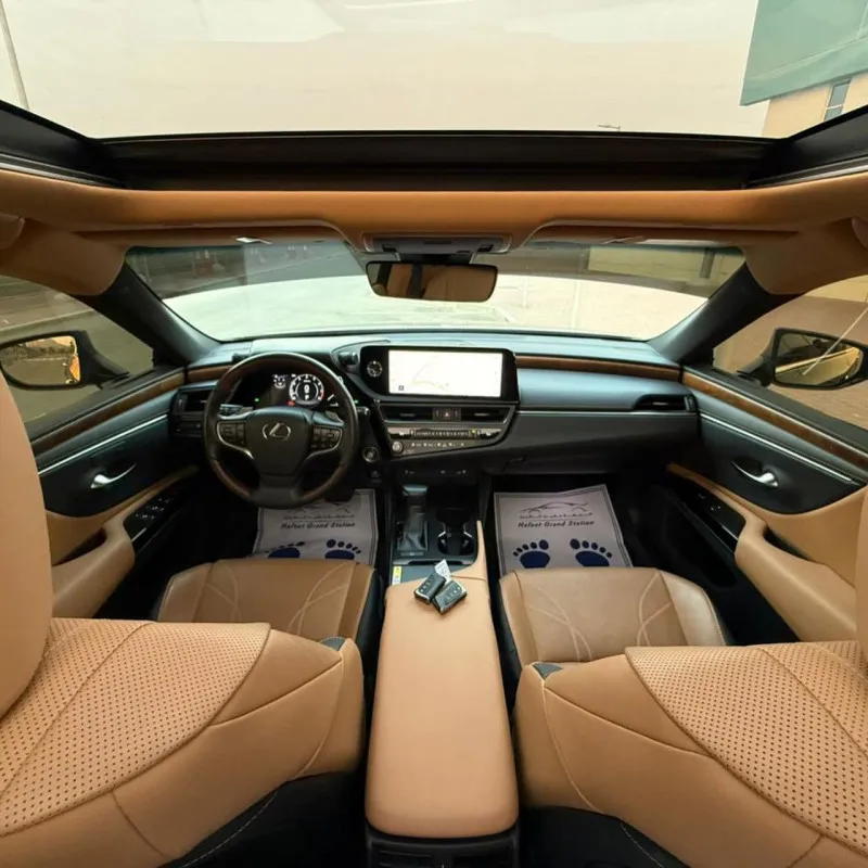 2023 Lexus ES in Dubai