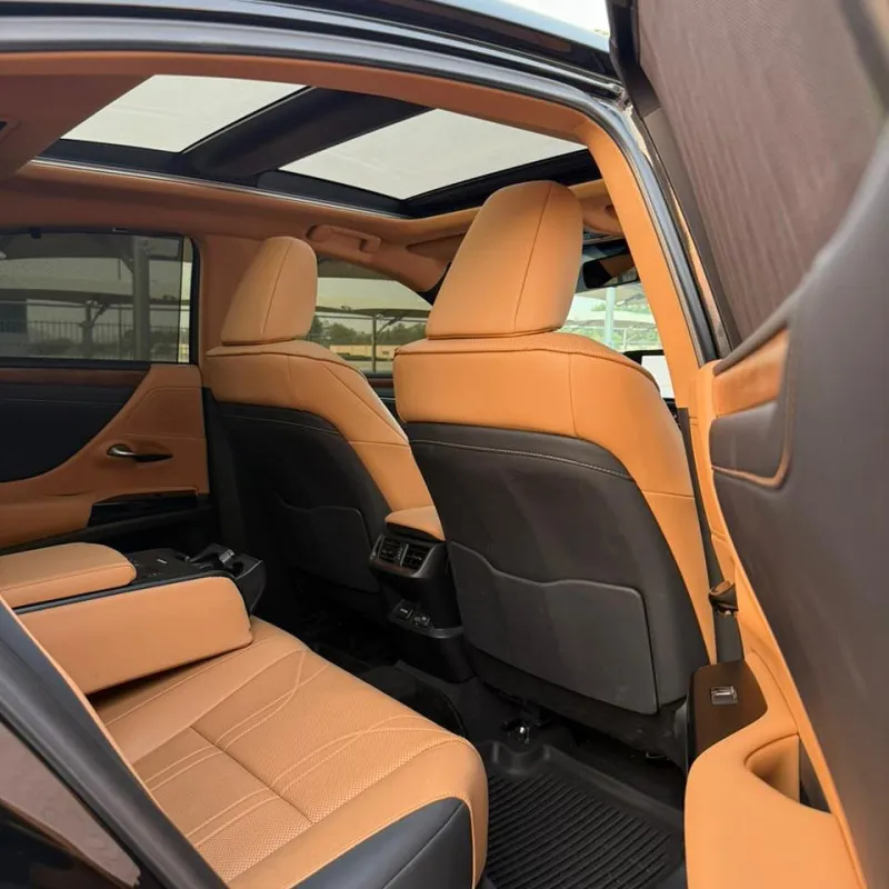 2023 Lexus ES in Dubai