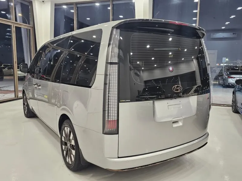 2022 هيونداي ستاريا in Dubai