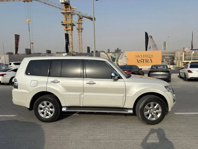 2017 Mitsubishi Pajero in Dubai