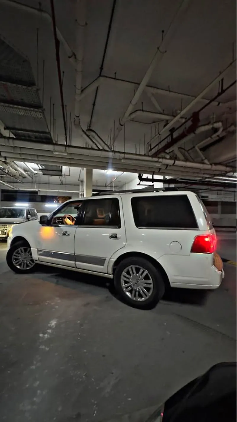2008 Lincoln Navigator in Dubai