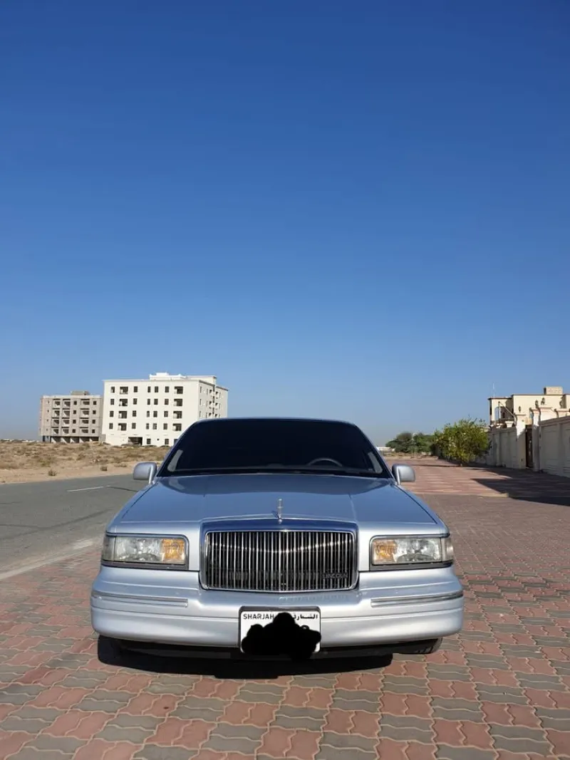 1997 Lincoln Town Car in Dubai