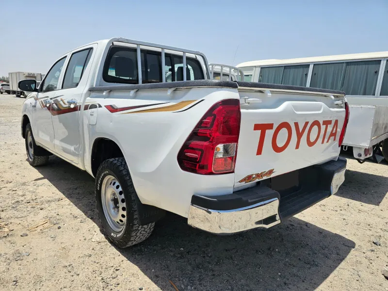 2020 تويوتا هايلوكس in Dubai