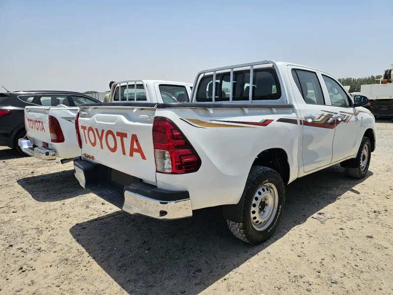 2020 تويوتا هايلوكس in Dubai
