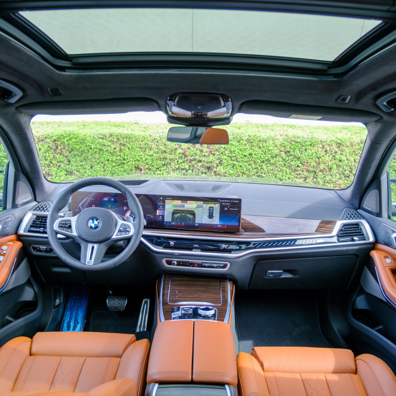 2023 BMW X7 in dubai