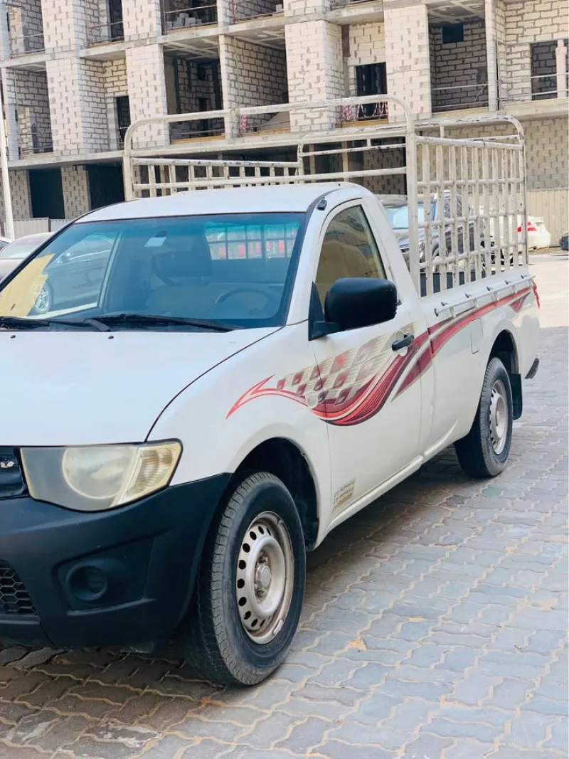 2012 ميتسوبيشي أل٢٠٠ in Dubai