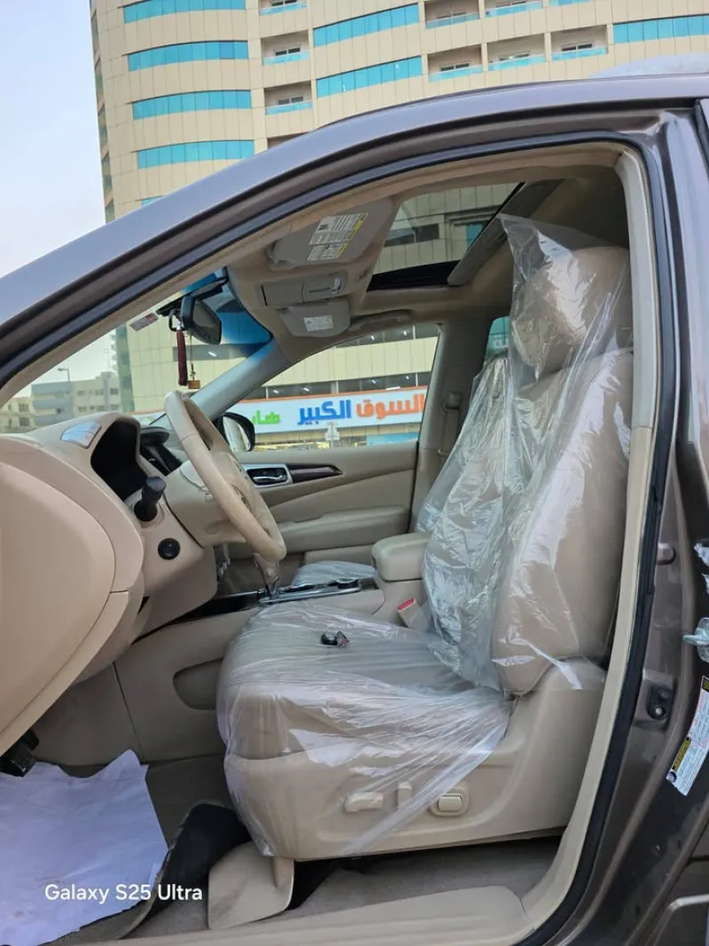 2013 نيسان باثفايندر in Dubai