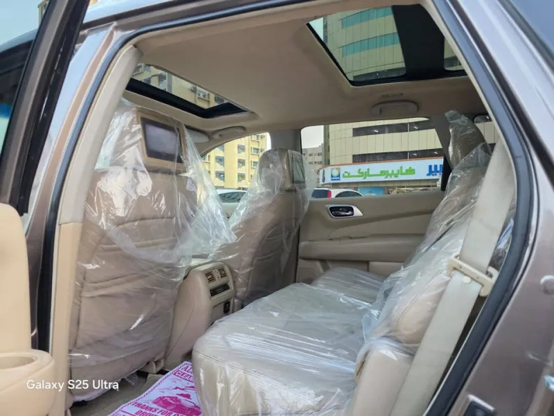 2013 نيسان باثفايندر in Dubai