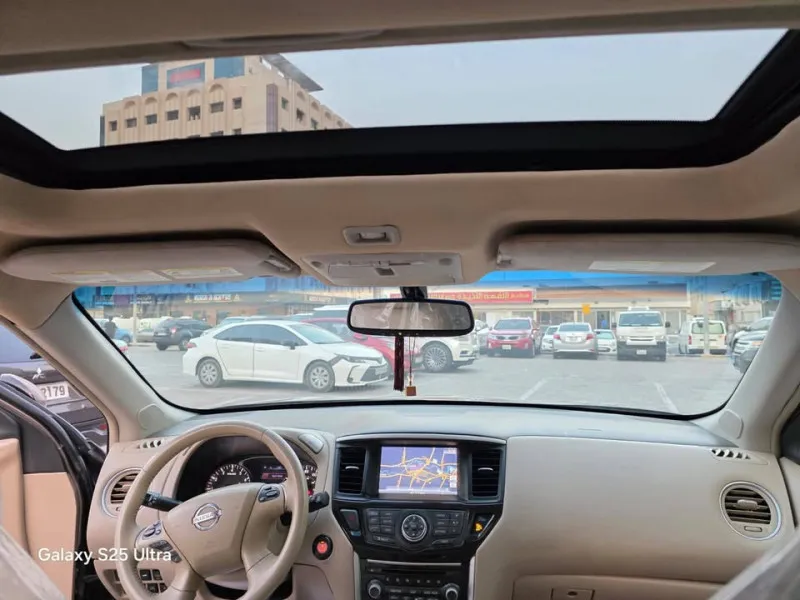 2013 نيسان باثفايندر in Dubai