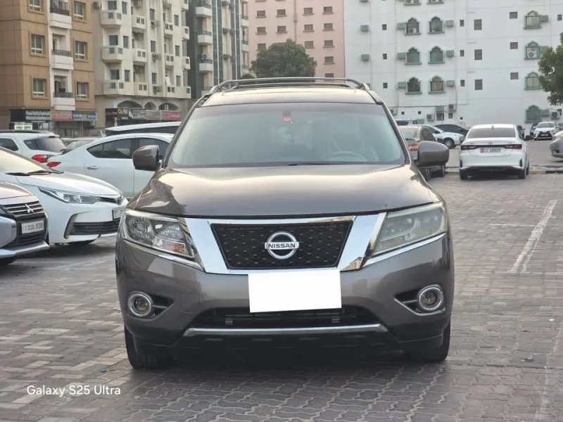 2013 نيسان باثفايندر in Dubai