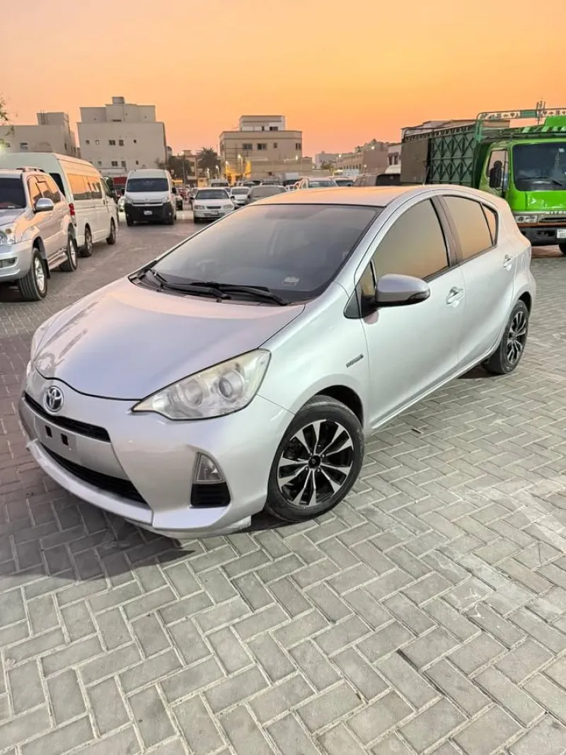 2014 تويوتا بريوس in Dubai