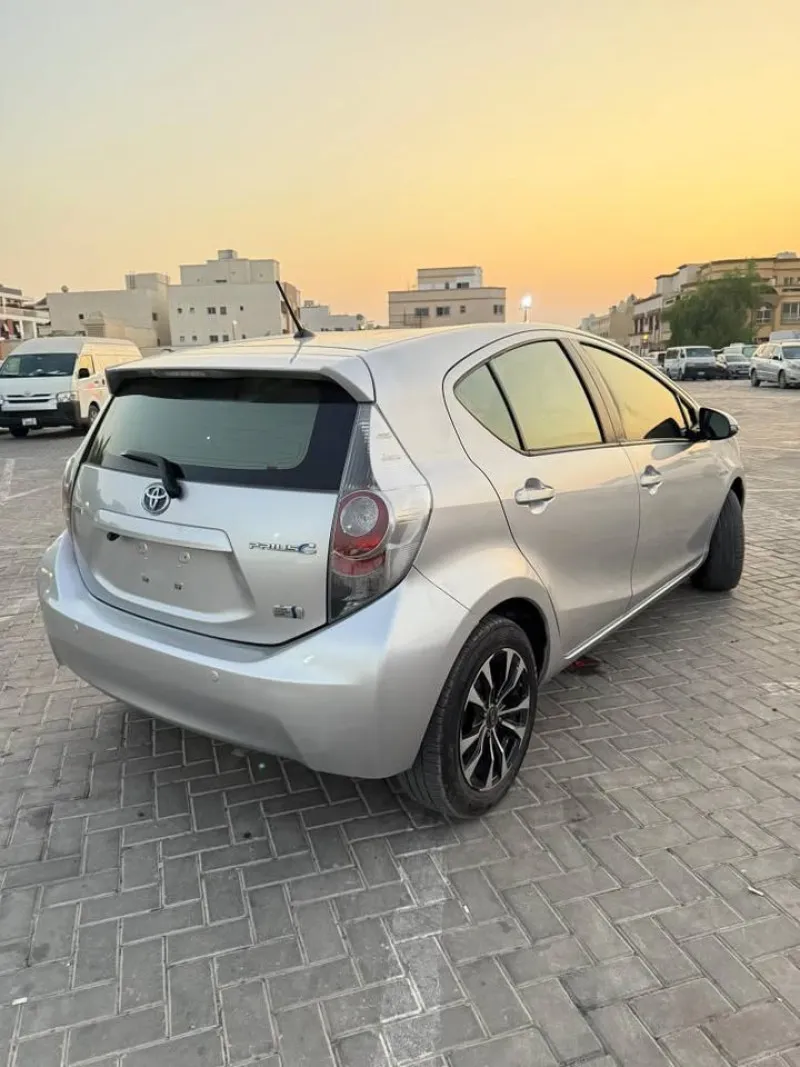2014 تويوتا بريوس in Dubai