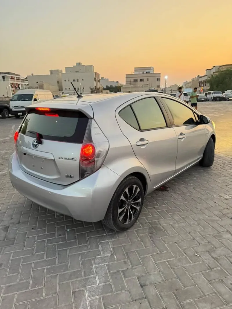 2014 تويوتا بريوس in Dubai