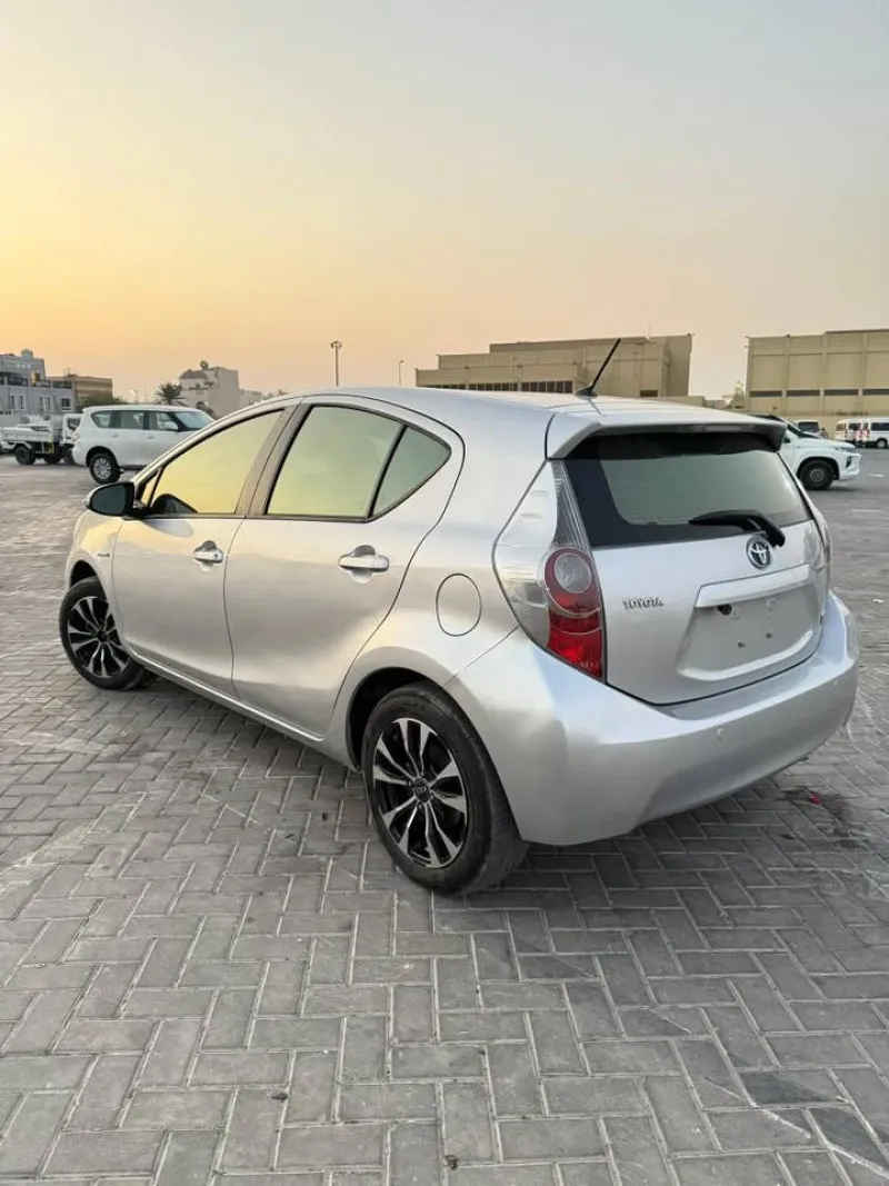 2014 تويوتا بريوس in Dubai