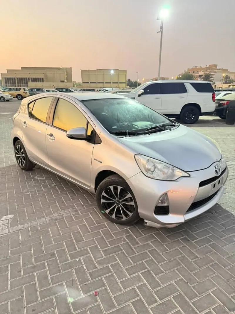 2014 تويوتا بريوس in Dubai