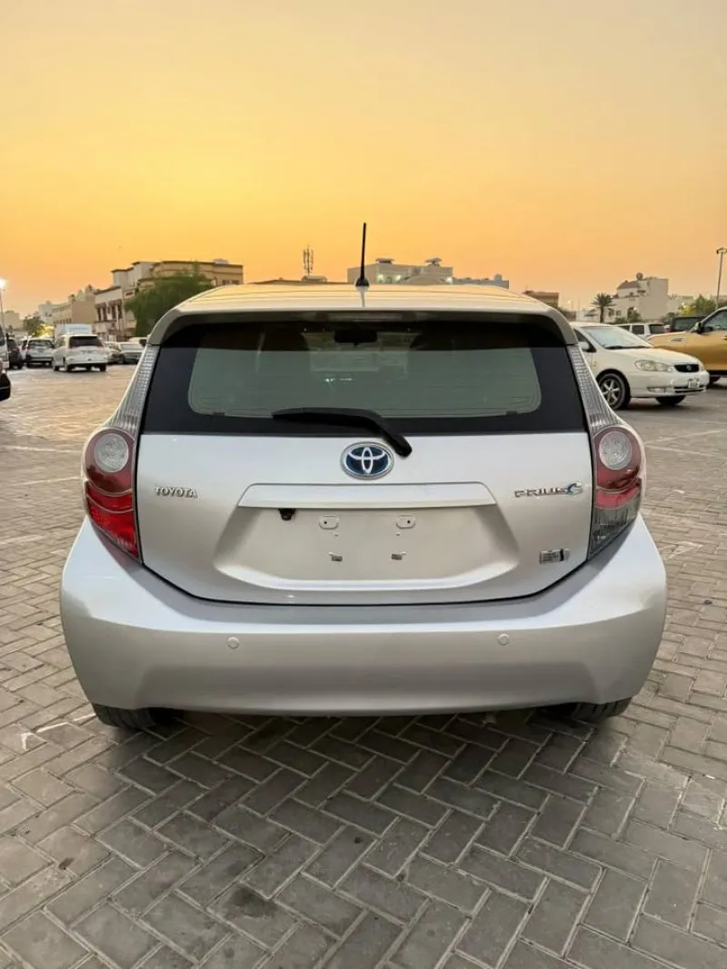 2014 تويوتا بريوس in Dubai