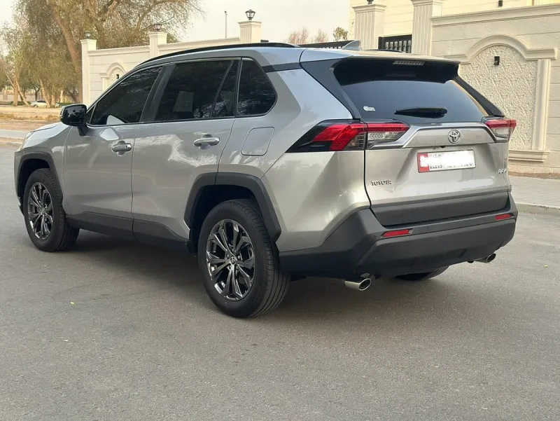 2023 تويوتا راف ٤ in Dubai