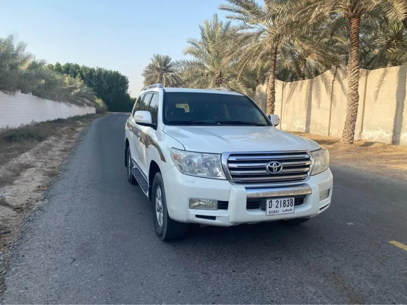2011 تويوتا لاند كروزر in Dubai