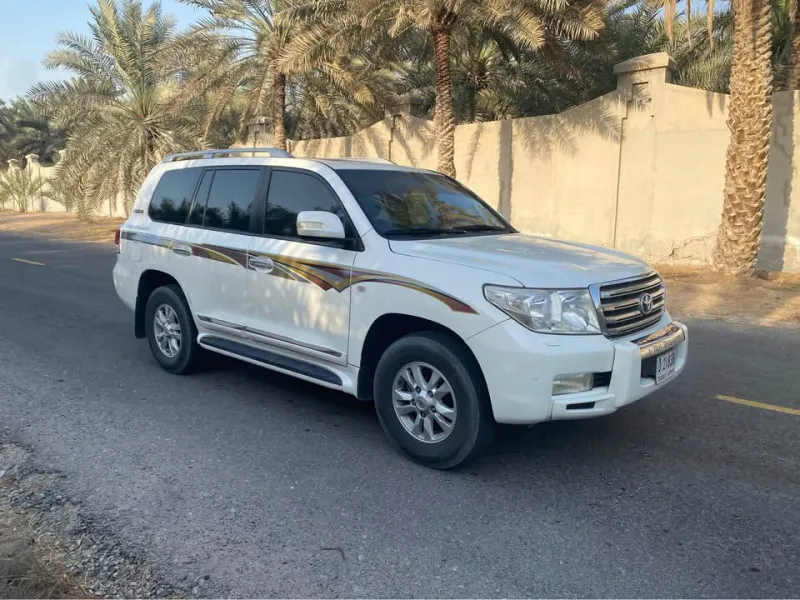 2011 تويوتا لاند كروزر in Dubai