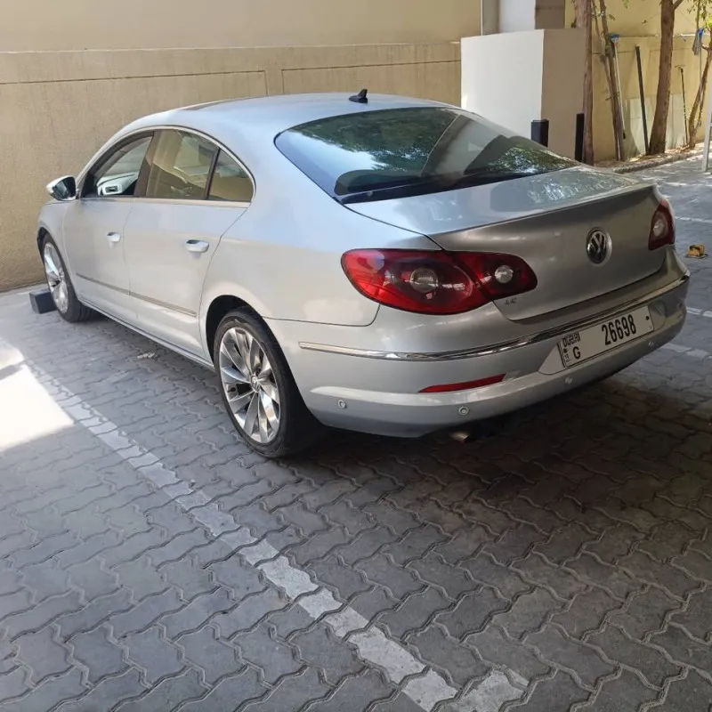 2012 فولجس فاجن باسات in Dubai